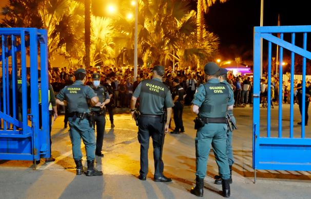 Guardias civiles en la frontera de España y Marruecos en Melilla, a 17 de mayo de 2022, en Melilla (España).