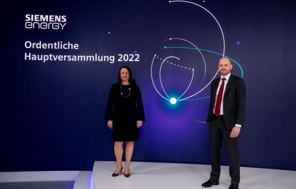 Christian Bruch, CEO de Siemens Energy, y Maria Ferraro, directora financiera.