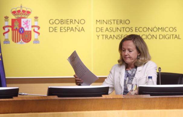 La vicepresidenta primera y ministra de Asuntos Económicos y Transformación Digital, Nadia Calviño, responde a los medios