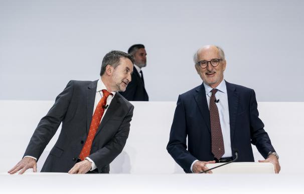 El CEO de Repsol, Josu Jon Imaz, y el presidente del grupo energético, Antonio Brufau