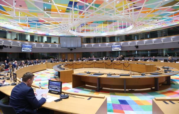 El Eurogrupo pide acotar el apoyo a los vulnerables ante la subida de precios.