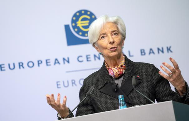Lagarde (BCE) tiene un aliado en el euro para frenar la inflación.