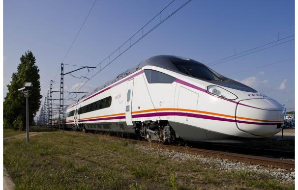La CNMC autoriza a Renfe operar el AVE a Valencia desde Atocha durante un año