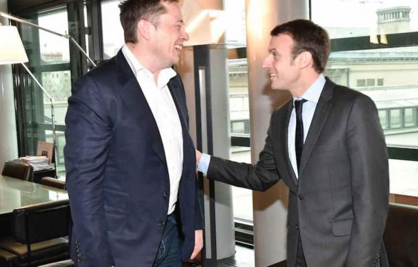 Elon Musk aplaude a Macron por la reforma de las pensiones en Francia