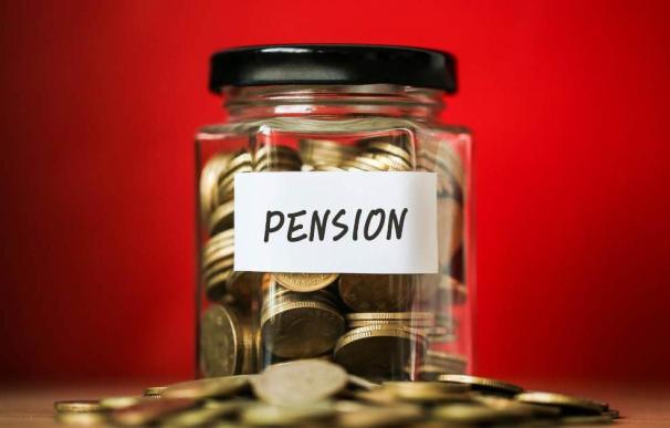 ¿Cuánto me quitan de la pensión si me jubilo con 63 o 64 años en 2023?