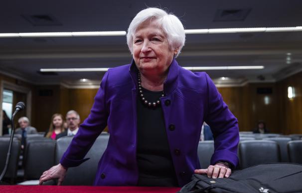 Yellen descarta ampliar la garantía pública a todos los depósitos bancarios en EEUU