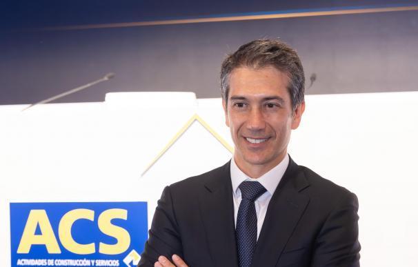 Abertis nombra al actual CEO de ACS, Juan Santamaría, nuevo presidente de la firma.