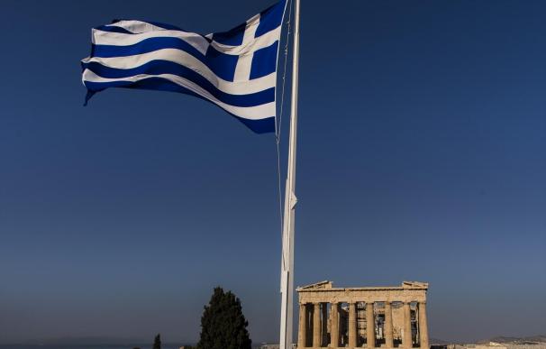 La banca griega lanza un dardo y congela los tipos hipotecarios variables hasta 2024.
