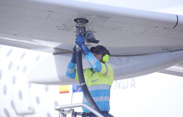 La UE impondrá un uso mínimo de combustibles sostenibles para los aviones