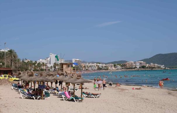Mallorca, Menorca y Lanzarote lideran las reservas de viviendas turísticas en la costa para este agosto