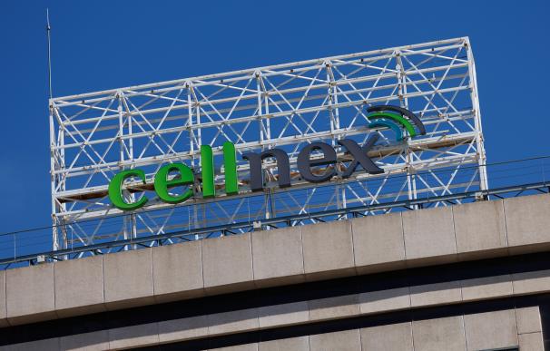 Los Benetton apoyan a Patuano al frente de Cellnex y aumentan su participación