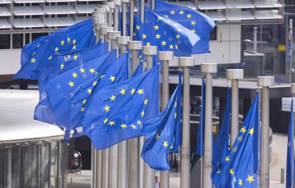 Imagen de archivo de banderas de la Unión Europea