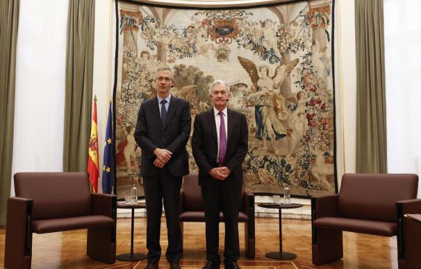 El gobernador del Banco de España, Pablo Hernández de Cos, y el presidente de la Fed, Jerome Powell