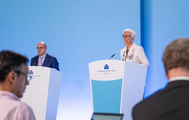 Luis de Guindos (i) y Christine Lagarde, durante la conferencia del 27 de julio.