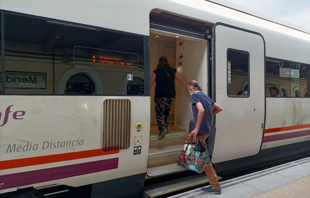 El descarrilamiento de un tren Talgo corta seis líneas de Cercanías en Barcelona