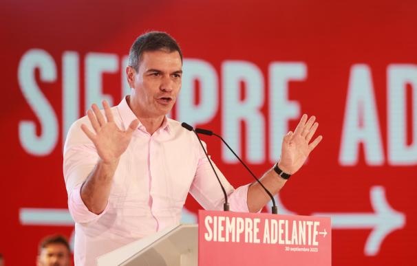 El presidente del Gobierno de España y secretario general del PSOE, Pedro Sánchez, durante la participación en un acto público en La Rinconada