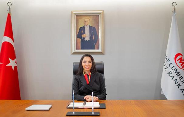 Hafize Gaye Erkan, gobernadora del Banco Central de Turquía.