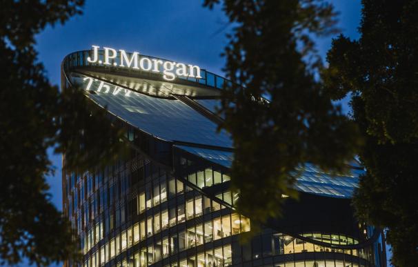 Logo de JP Morgan coronando el rascacielos de sus sede en Sidney.
