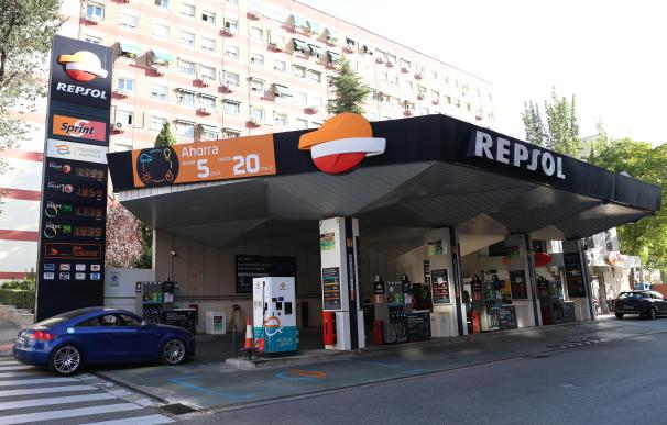 Descuentos en Repsol, Cepsa, Galp y Shell para pagar menos al llenar el depósito