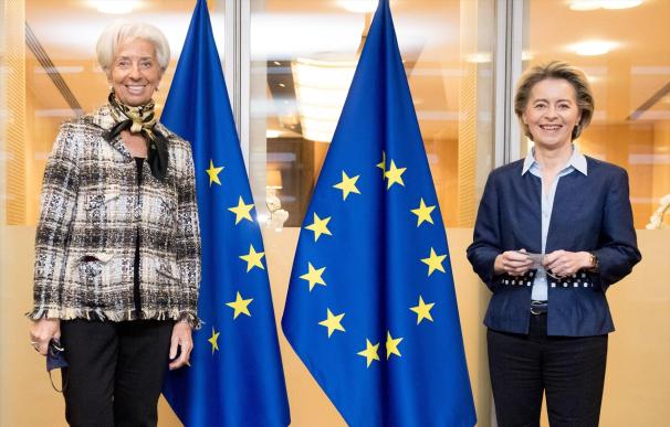 La presidenta del Banco Central Europeo, Christine Lagarde, y la presidenta de la Comisión Europea, Ursula Von der Leyen