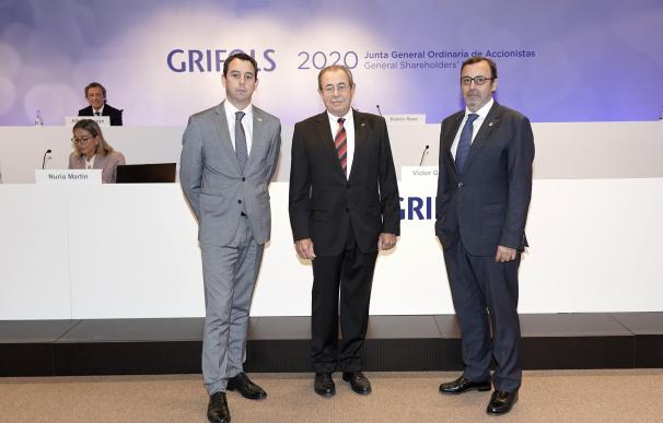 El ex-coconsejero delegado de Grifols, Víctor Grífols Deu; el ex presidente, Victor Grífols Roura, y el ex-coconsejero delegado de Grifols, Raimon Grífols Roura.