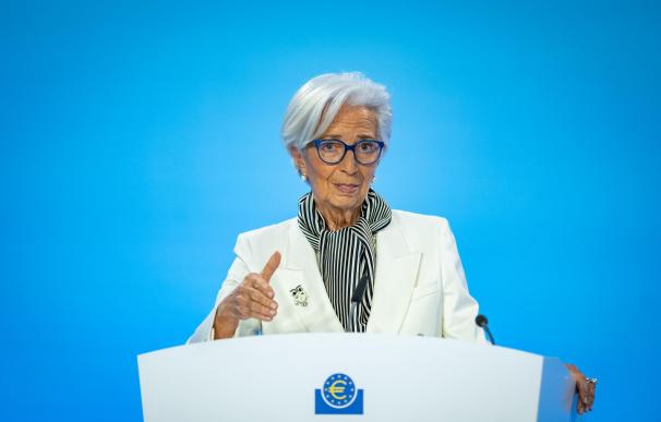 Lagarde, de blanco en la primera reunión del BCE en 2024.