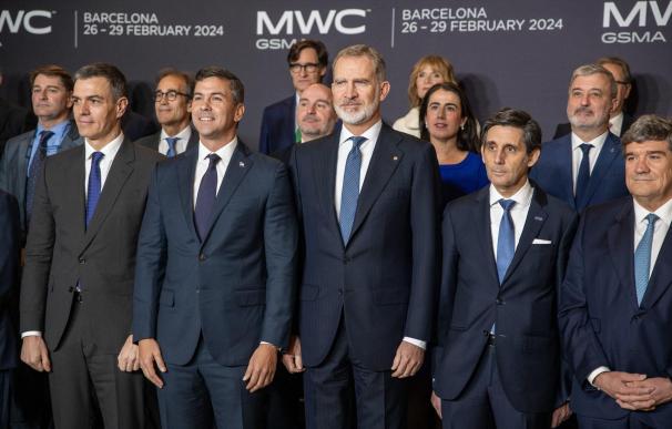 El Rey recuerda a las víctimas del incendio de Valencia en la cena oficial del MWC
