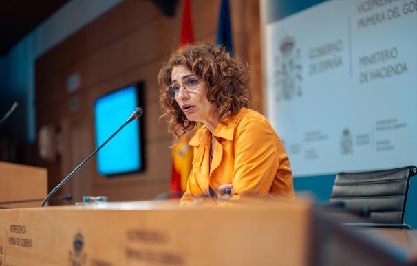 La vicepresidenta primera del Gobierno y ministra de Hacienda, María Jesús Montero, durante una rueda de prensa para presentar el avance del cierre de la ejecución presupuestaria de 2023