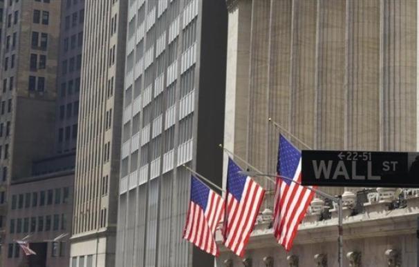 Wall Street empieza la semana en verde con Nasdaq y S&P 500, pero Dow Jones cae