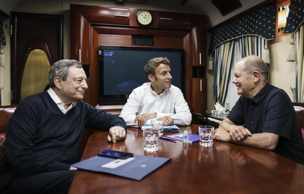 Draghi (i), Macron (c) y Scholz (d) durante su visita a Ucrania en 2022.
