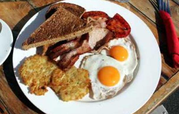 fried-eggs-bacon-breakfast