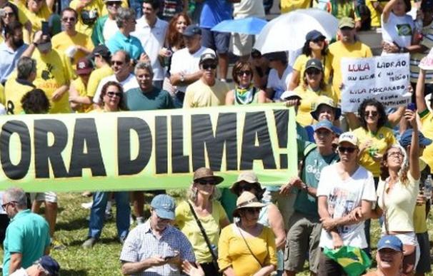 Protesta-Brasil-presidenta-Dilma-Rousseff_835426832_42241654_1011x375