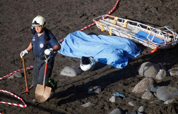 Dos mujeres mueren por la caída de rocas en una playa, la más grave en 20 años