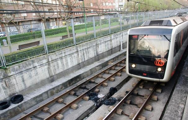 Estación de metro afectada por explosivo y un autobús incendiado en Vizcaya