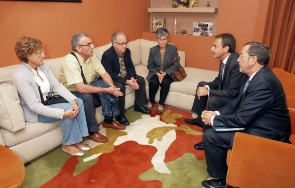 Zapatero comienza su visita a El Cairo con las familias de los desaparecidos en el Mar Rojo