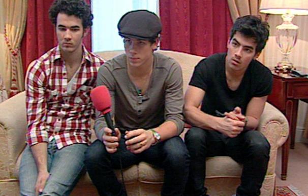 Los Jonas Brothers llegan a Madrid para irradiar sus "mensajes positivos"