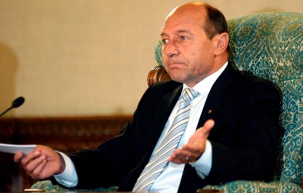Rumanía encara las presidenciales polarizada en torno al presidente Basescu