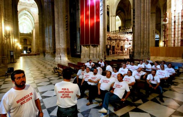 Los mineros de Boliden dejan la catedral Sevilla pero seguirán las protestas