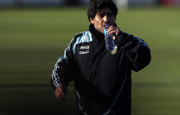 Maradona y sus colaboradores viajan a Madrid