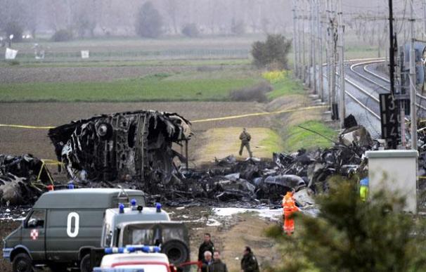 Cinco muertos tras caer un avión militar