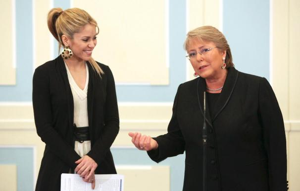 Shakira y Bachelet piden atención a la infancia en la próxima cumbre Iberoamericana