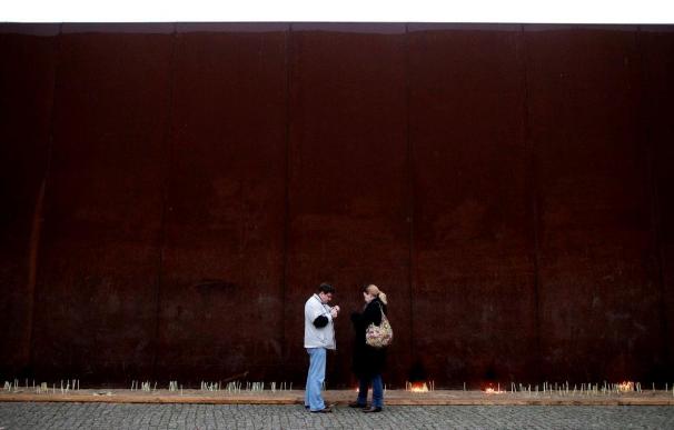 Barenboim recuerda los "otros muchos muros que quedan por derribar"