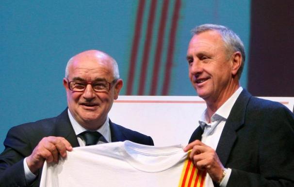 Cruyff garantiza fútbol atractivo y proyección social de la 'selecció'