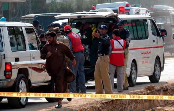 Al menos tres muertos en un ataque suicida en la ciudad paquistaní de Peshawar