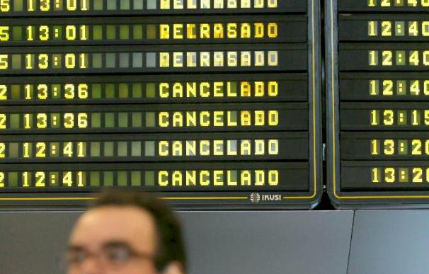 AENA admite que hay retrasos en los vuelos pero que sólo afectan a Canarias
