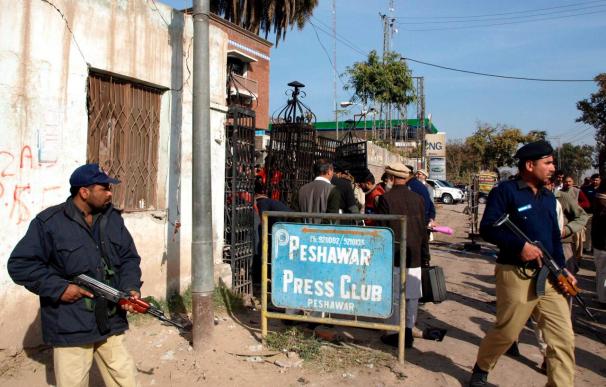 Al menos 4 muertos en un ataque suicida contra un puesto de control en Peshawar
