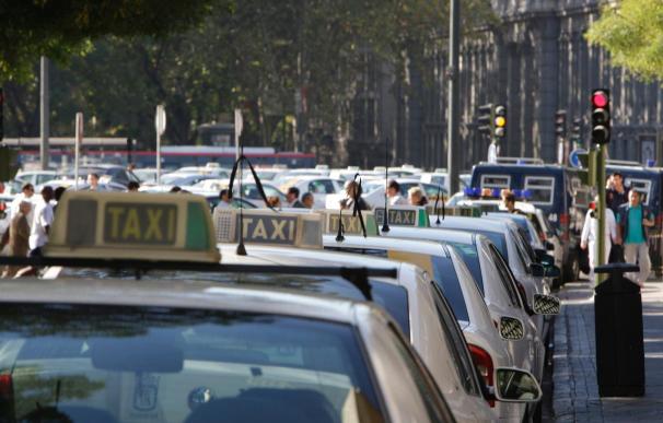 La Unión Nacional de Asociaciones Libres mantiene para mañana un paro de los taxistas de toda España