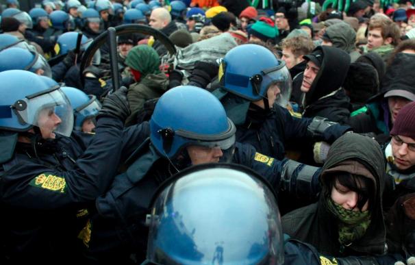 Ascienden a 230 los detenidos en acción de protesta para bloquear la cumbre en Copenhague
