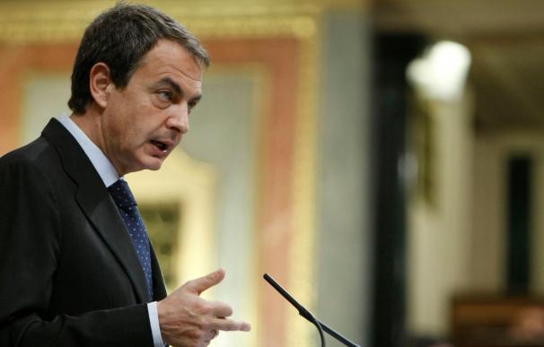 Zapatero se compromete a reducir el déficit público en el plazo fijado por la UE
