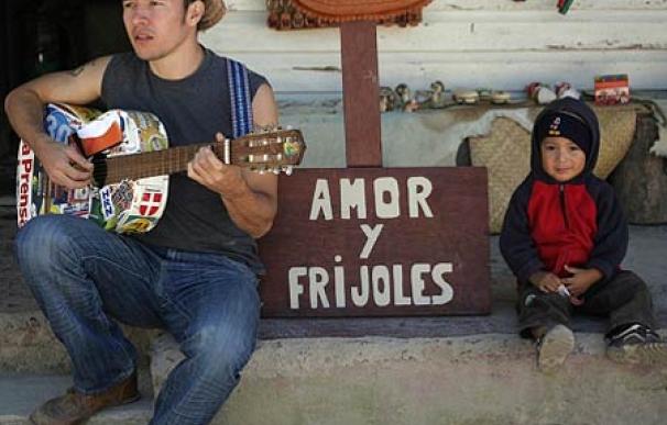 El cantautor hondureño Polache, marginado mediáticamente por tocar una vez para Zelaya